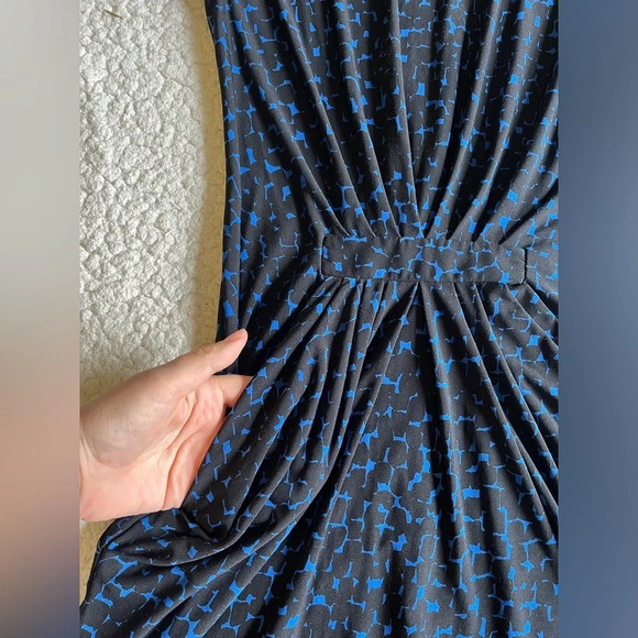 BCBG Maxazria Curve Flaunting Cicely short sleeve dress, blue black. Women’s M - Picture 4 of 5